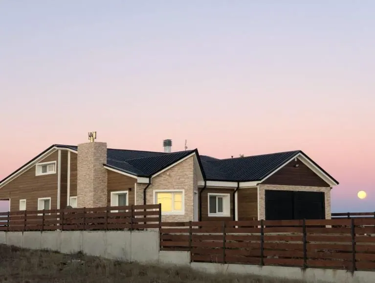 Fachada de la casa de tres dormitorios en venta en El Murtillar